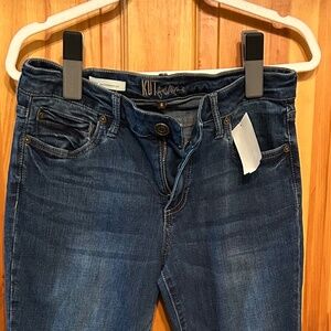 Inventory # 41 NWOT KUT Designer Jeans Size 6 Straight Leg
